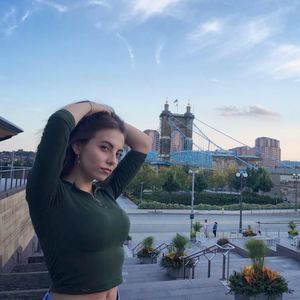 Meet your Posher, Lina